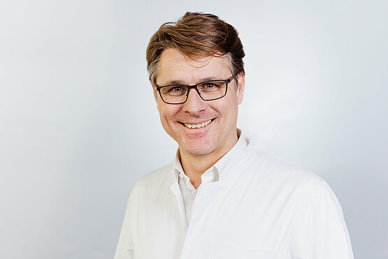 Portraitaufnahme Dr. med. Michael Uebach