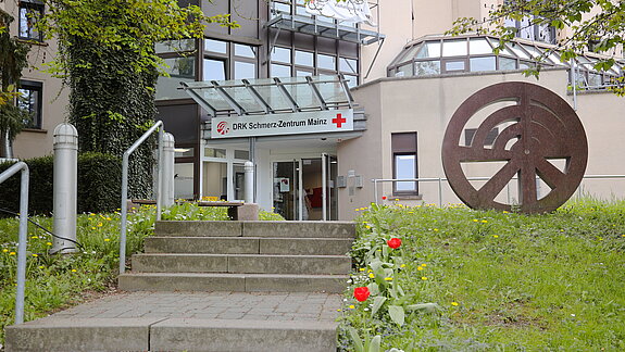 Eingang Schmerz-Zentrum